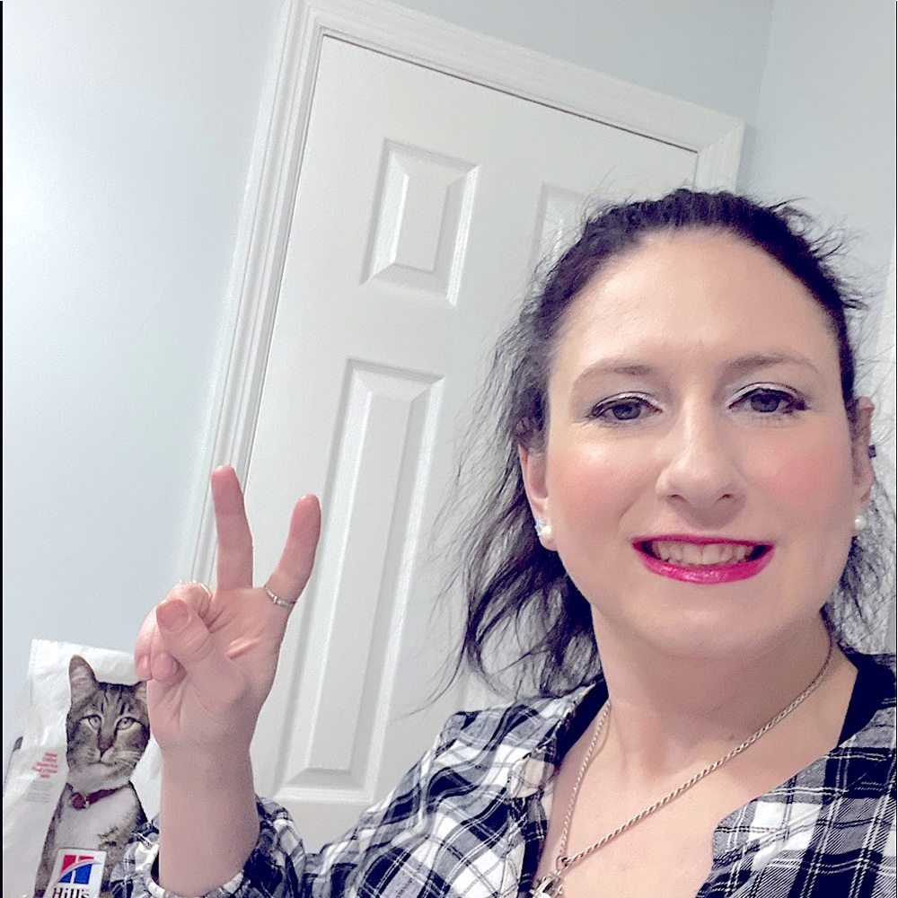 Meet your Posher, Julia